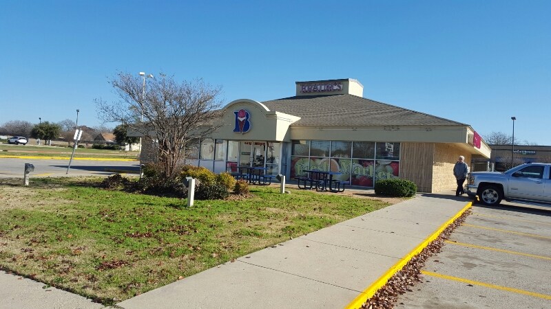 Braums Ice Cream & Burger Restaurant | 5608 Denton Hwy, Haltom City, TX 76148, USA | Phone: (817) 581-1636