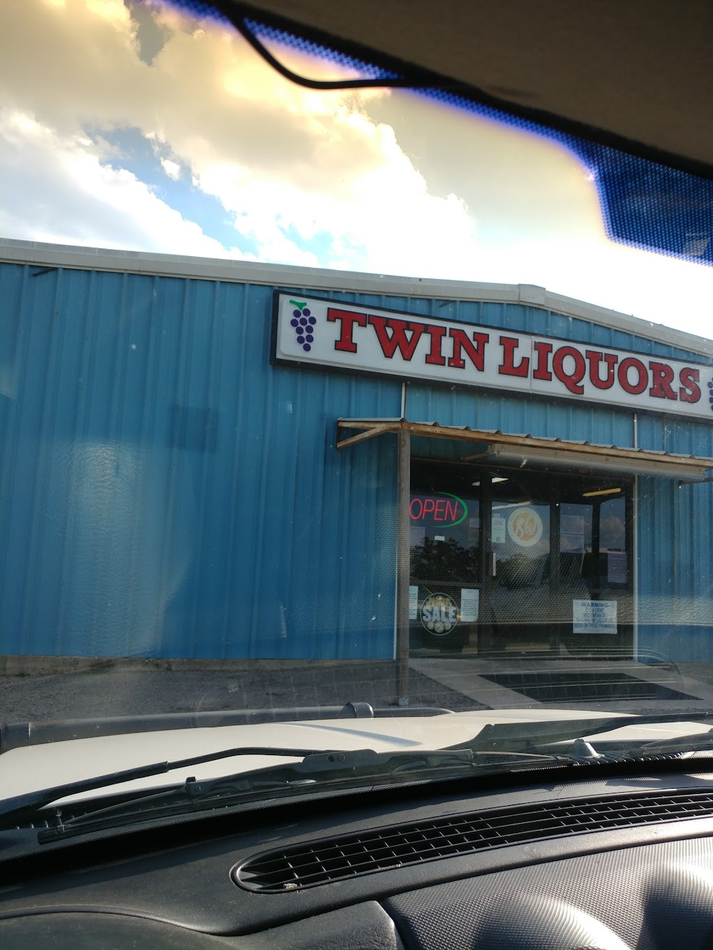 Twin Liquors | 1439 State Hwy 71, Bastrop, TX 78602, USA | Phone: (512) 581-7611