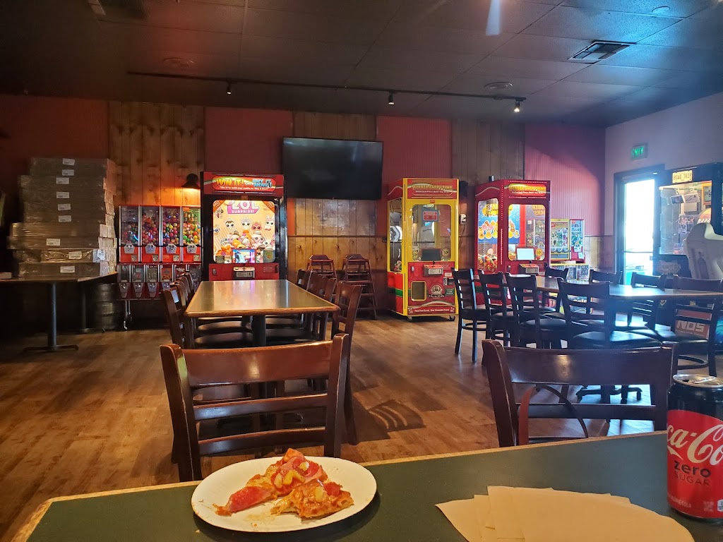 Me-n-Eds Pizza Parlor | 15191 Whitesbridge Ave, Kerman, CA 93630, USA | Phone: (559) 846-6664