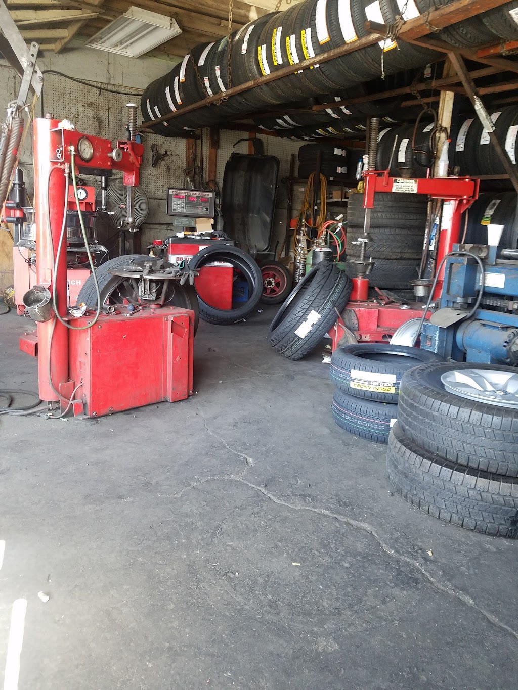 Diaz Tire Shop | 1613 Firestone Blvd, Los Angeles, CA 90001, USA | Phone: (323) 582-2474
