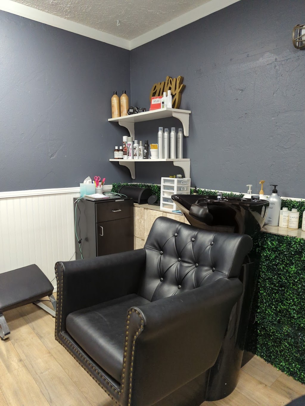 Hair Tender Studio In Country Store | 1804 NW 119th St, Vancouver, WA 98685, USA | Phone: (360) 524-3191