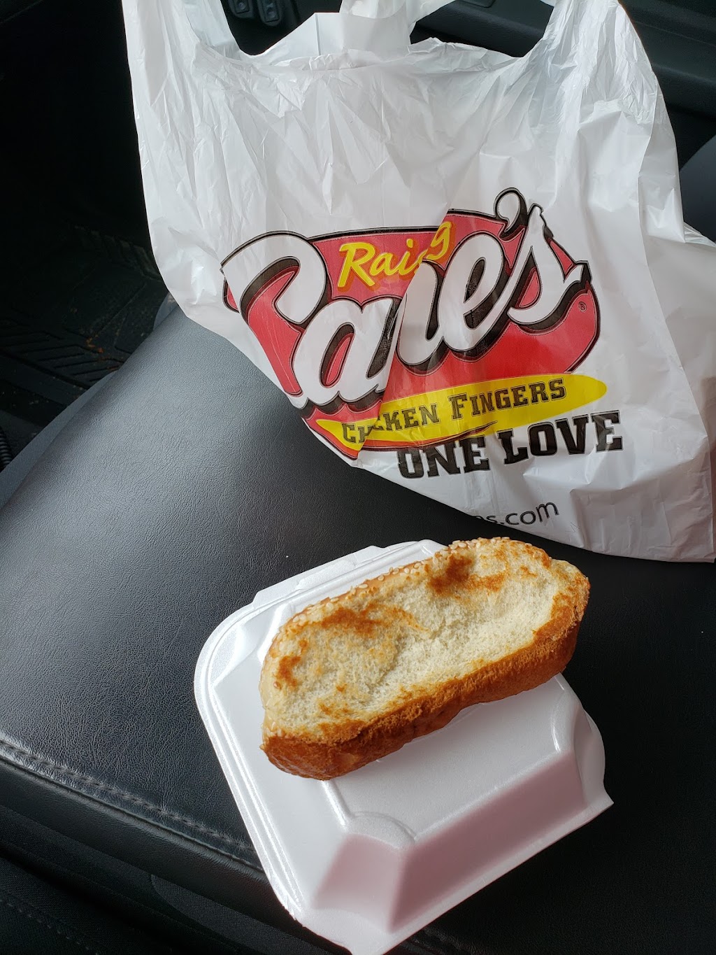 Raising Canes Chicken Fingers | 1560 Mall Dr Bldg CD-13, Norfolk, VA 23511, USA | Phone: (757) 937-0421