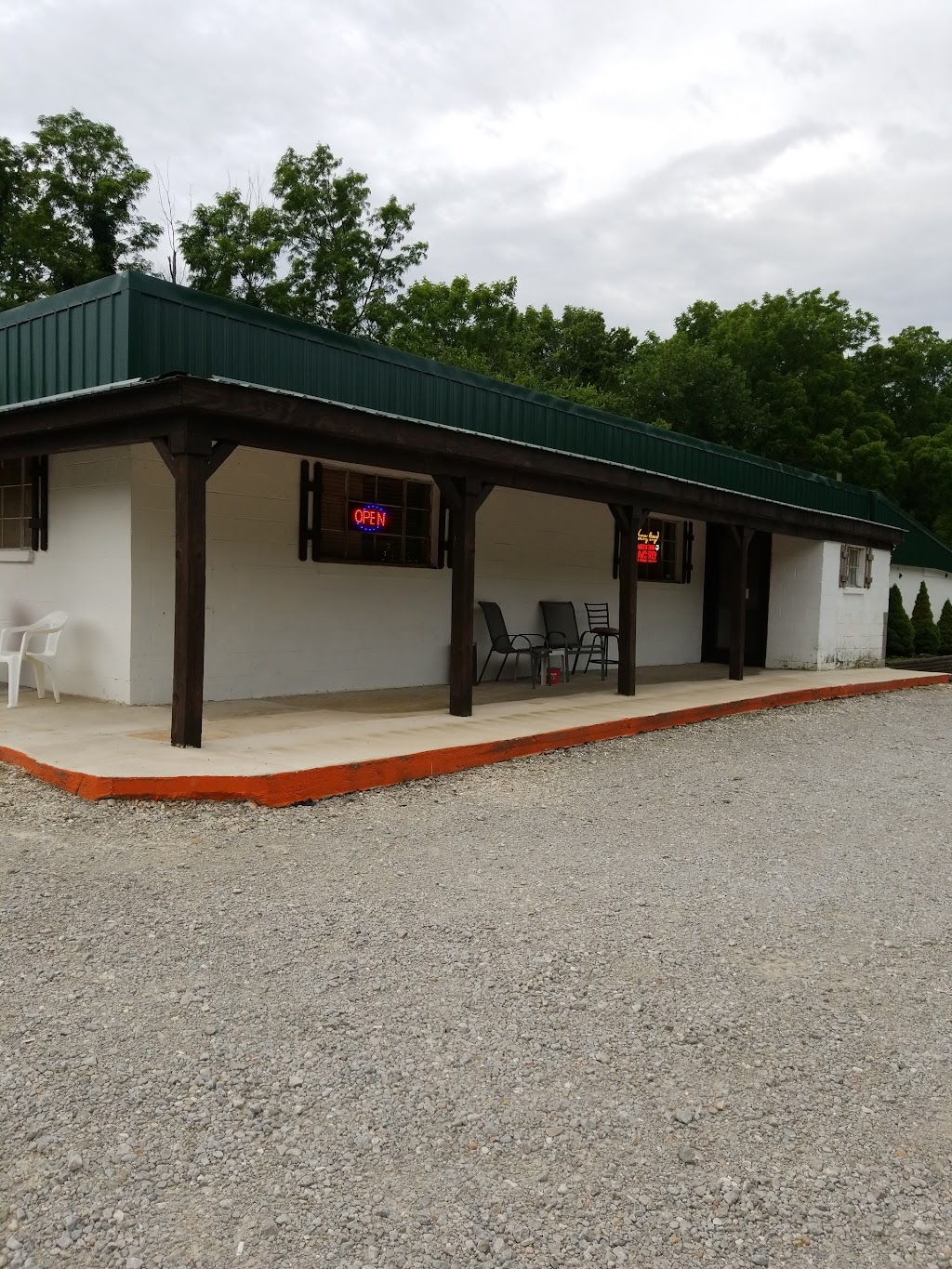 Critters Tavern | 2405 Woodville Pike, Goshen, OH 45122, USA | Phone: (513) 625-0116