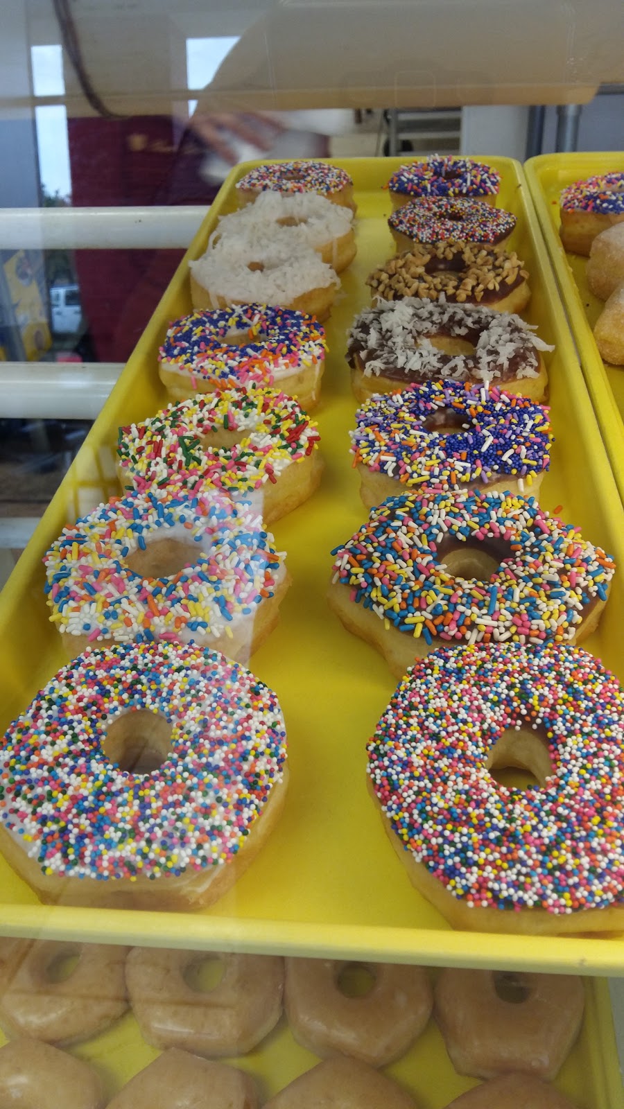 Y Donut | 2344 SE Green Oaks Blvd, Arlington, TX 76018, USA | Phone: (817) 633-3232