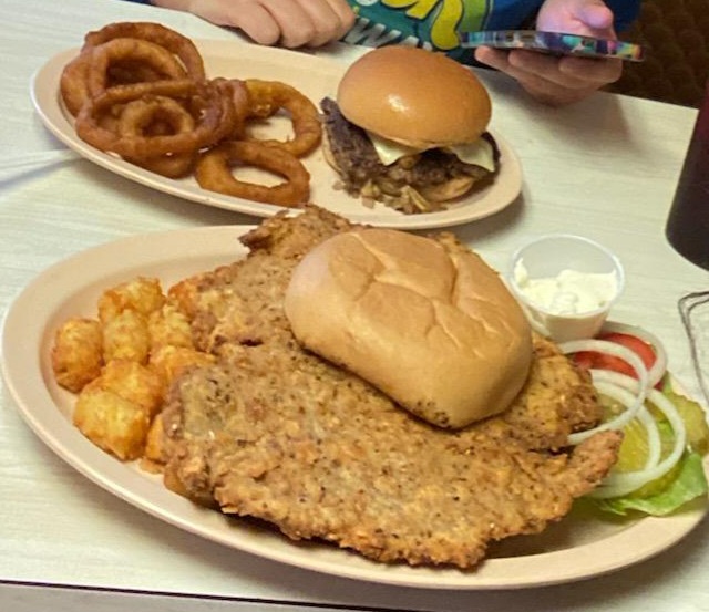 Nelle Belles Diner | 150 US-69, Kansas City, MO 64118, USA | Phone: (816) 452-9786