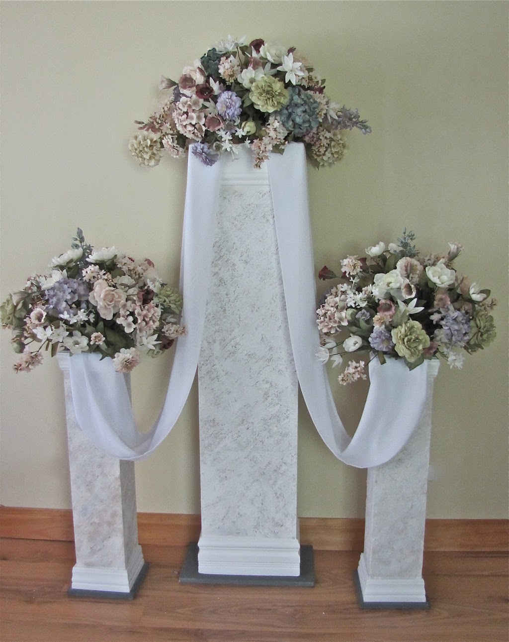 Wedding Pillars and Petals | 234 E Wood St, New Lenox, IL 60451, USA | Phone: (815) 941-6830