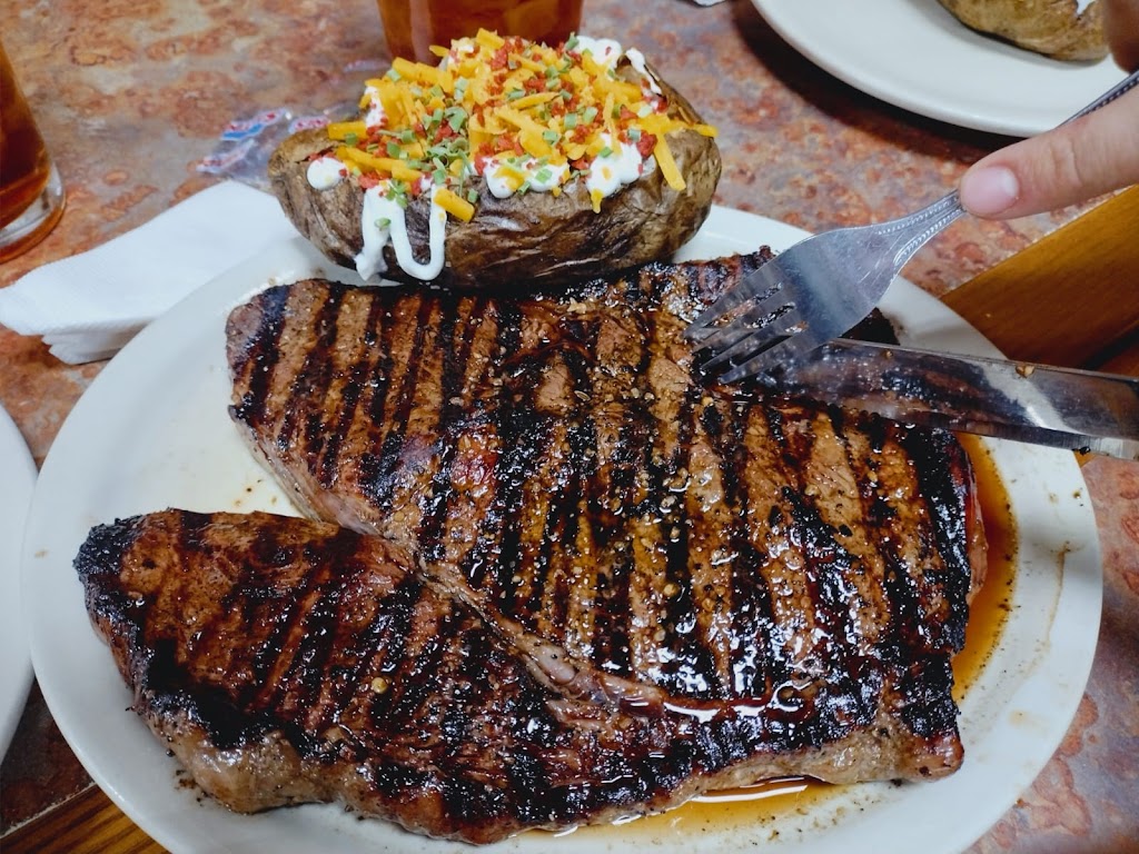 Triple C Steakhouse | 698 E Hondo Ave, Devine, TX 78016, USA | Phone: (830) 663-3636