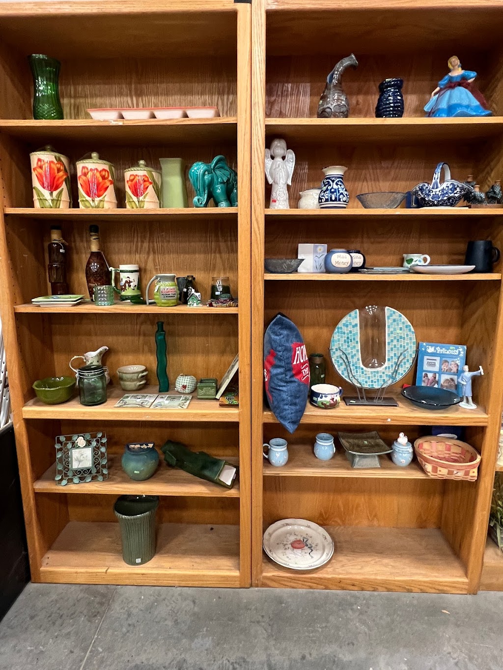 Goodwill Waveland Retail Store & Donation Center in 318 US90 Suite B