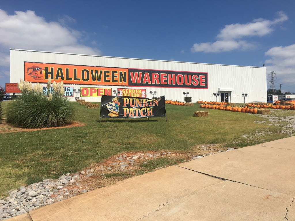 Halloween Warehouse OKC | 2820 NE 50th St, Oklahoma City, OK 73121, USA | Phone: (405) 424-3238