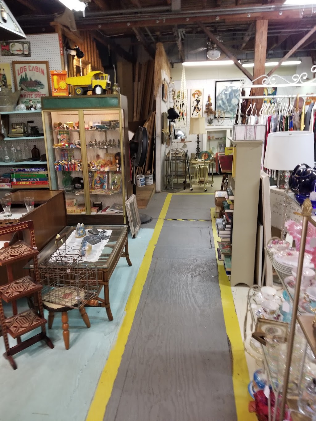 Feed Store Antique Mall | 4407 U.S. 301 North, Ellenton, FL 34222, USA | Phone: (941) 729-1379