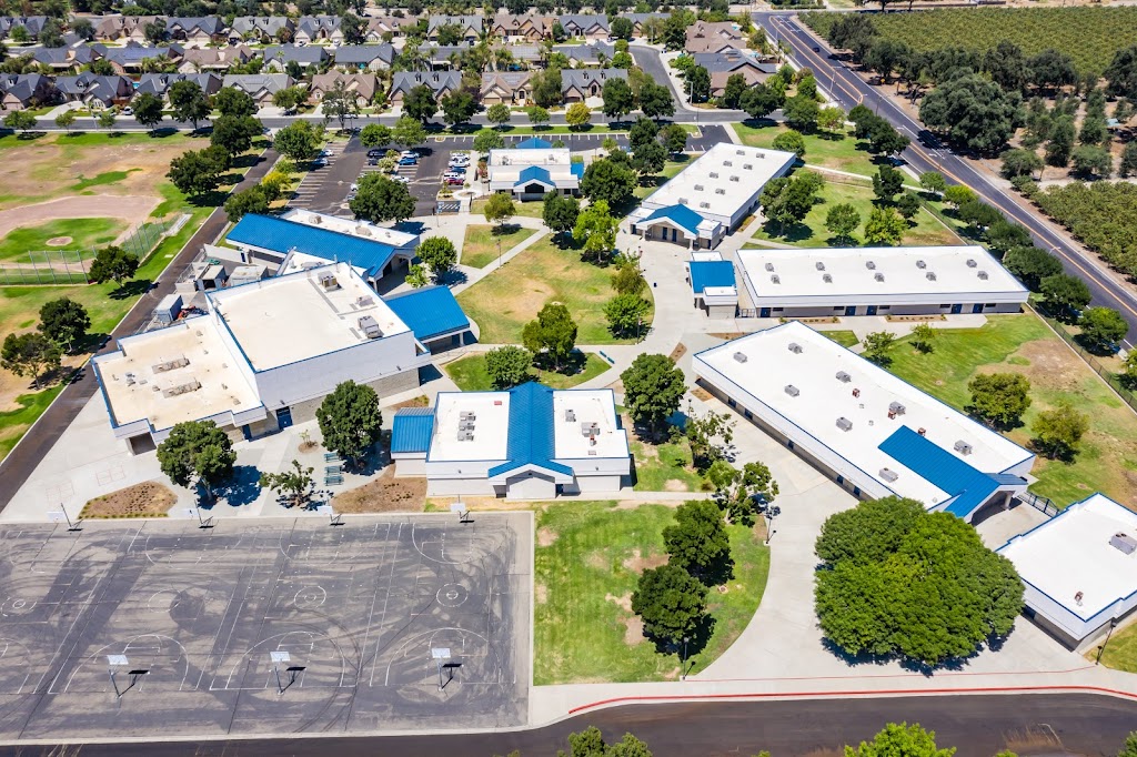 Pioneer Middle School in 101 W Pioneer Way, Hanford, CA 93230, USA