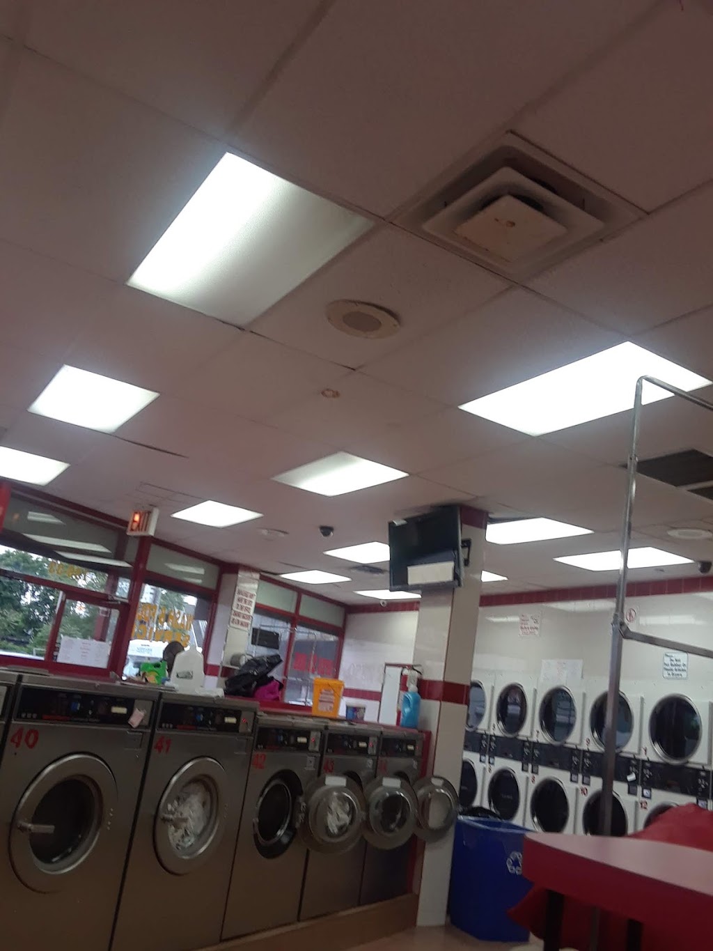 Farmers Laundromat & Dry | 13633 Farmers Blvd, Rochdale, NY 11434, USA | Phone: (718) 525-6881