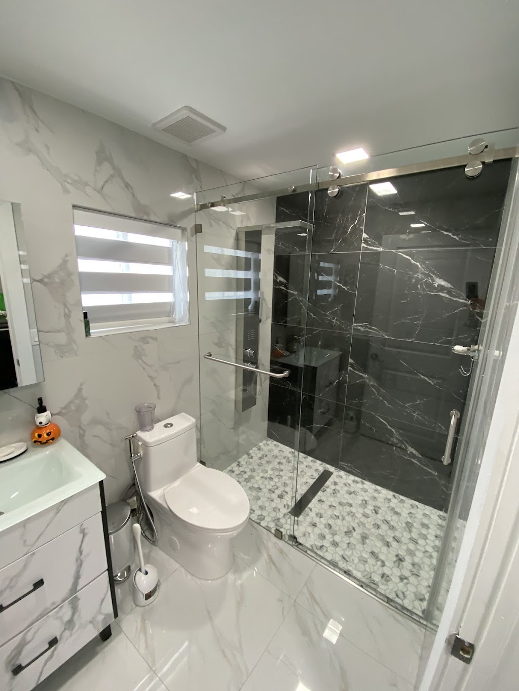 RF Showerdoor Glass and Mirror Inc | 7822 SW 128th Pl, Miami, FL 33183, USA | Phone: (786) 357-3502