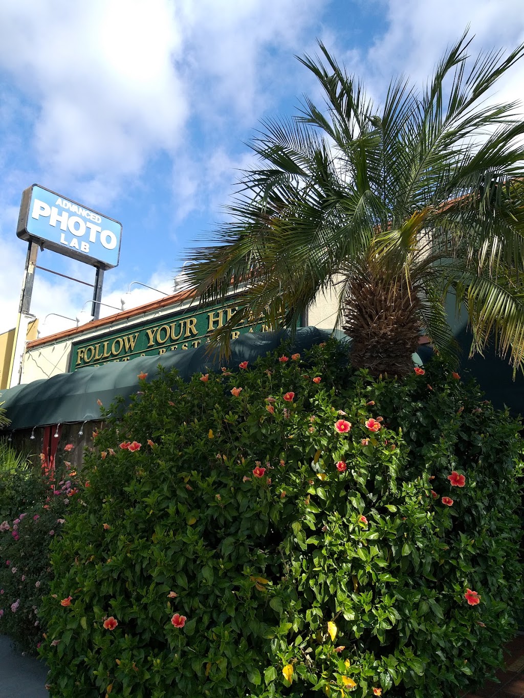 Follow Your Heart Market & Cafe | 21825 Sherman Way, Canoga Park, CA 91303, USA | Phone: (818) 348-3240