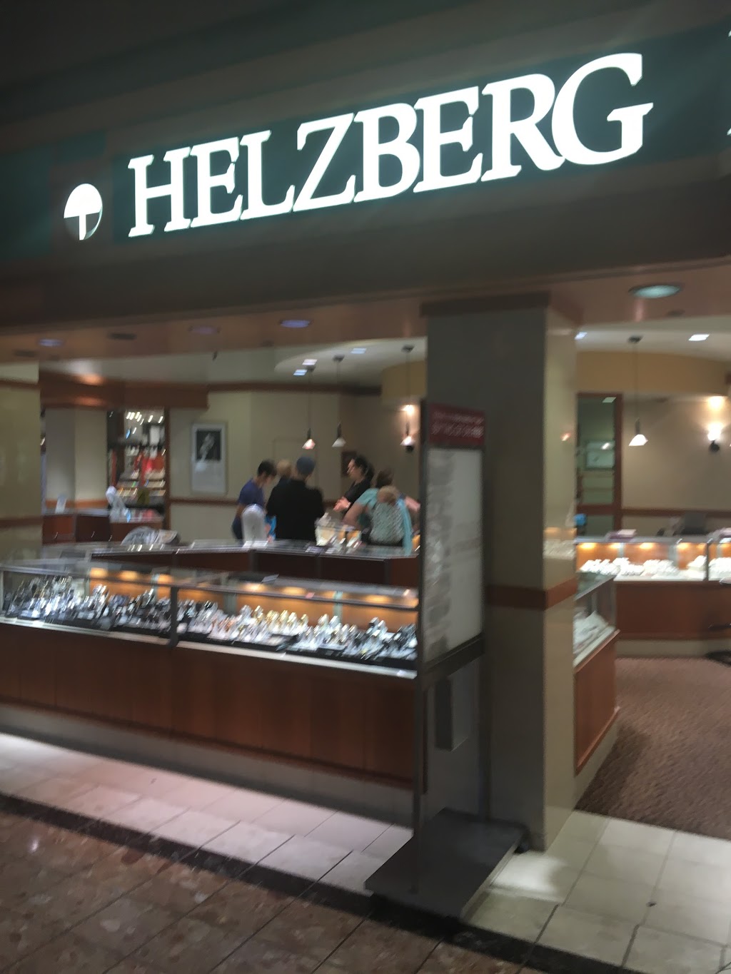 Helzberg Diamonds | 1077 St Louis Galleria St, St. Louis, MO 63117, USA | Phone: (314) 721-0190