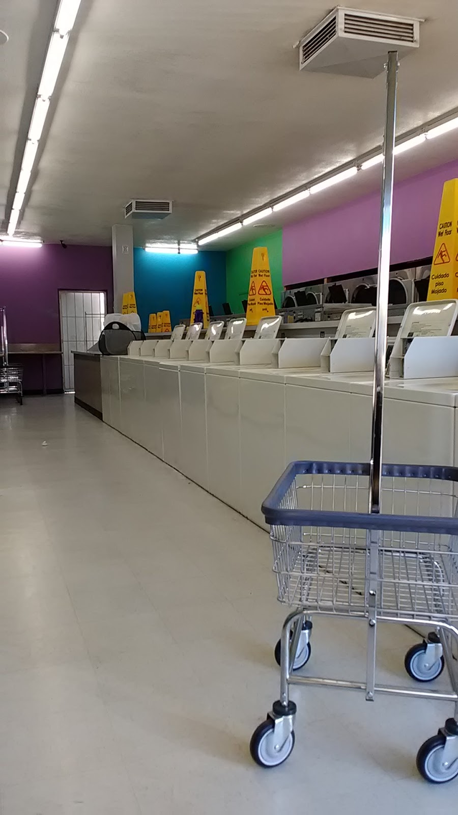 Express laundry mat | 301 Pine St, Galt, CA 95632, USA | Phone: (209) 327-9686