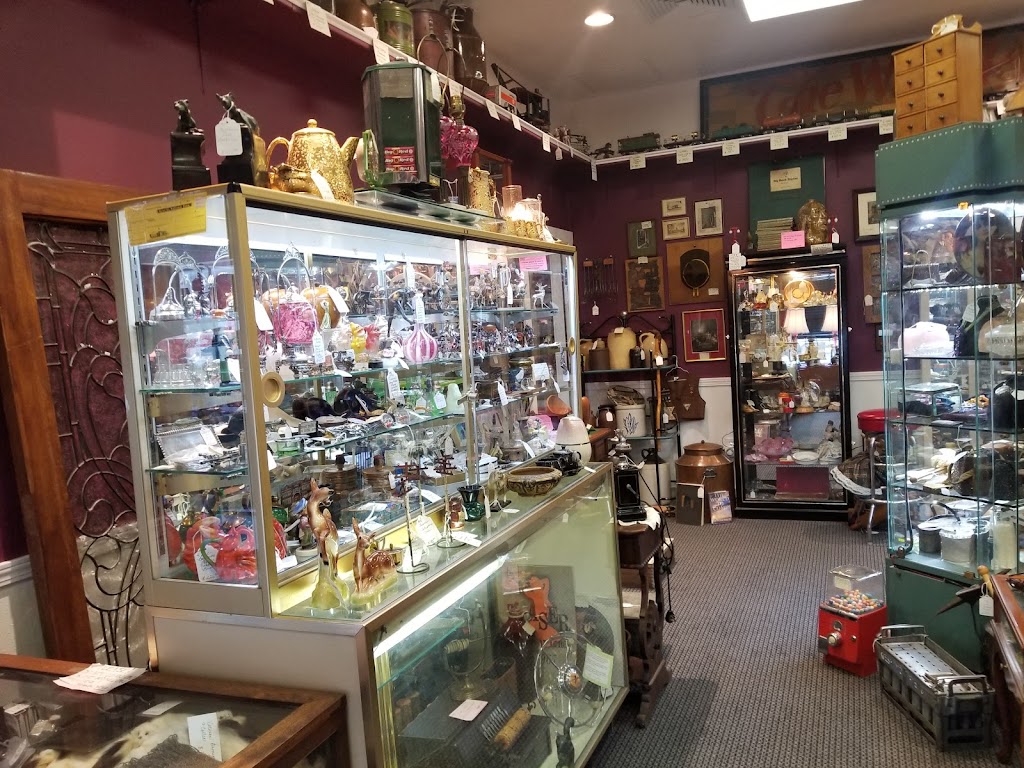 Emilines Antiques & Collectibles | 1415 10th St W, Palmetto, FL 34221, USA | Phone: (941) 729-5282