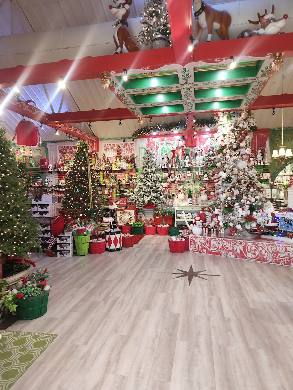 Christmas Land at DeWaynes | 1575 Outlet Center Dr, Selma, NC 27576, USA | Phone: (919) 202-8471