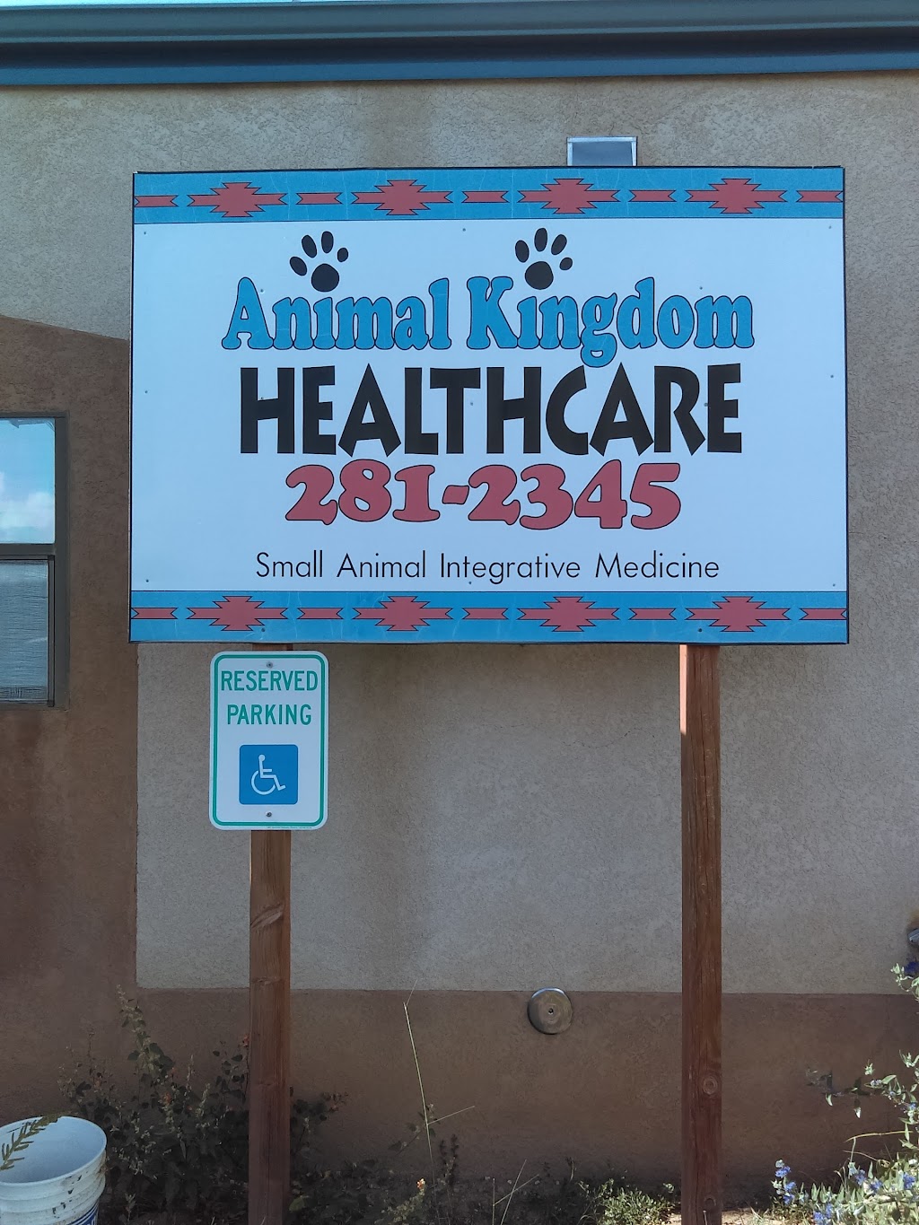 Animal Kingdom Healthcare | 49 N Zamora Rd, Tijeras, NM 87059 | Phone: (505) 281-2345