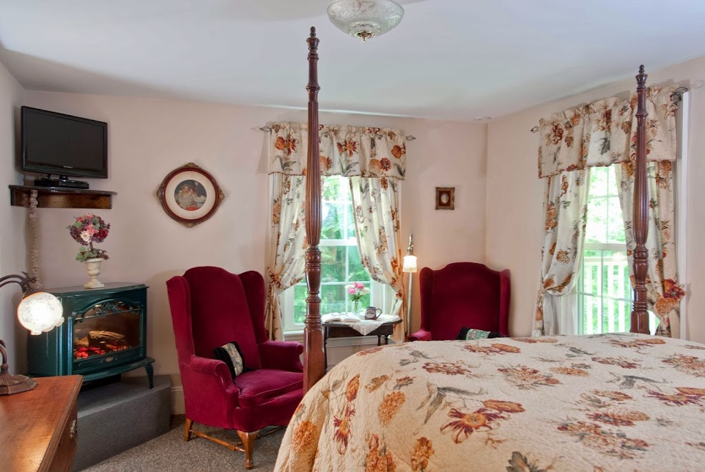 Alpine Haus B & B Inn | 217 NJ-94, Vernon Township, NJ 07462, USA | Phone: (973) 209-7080