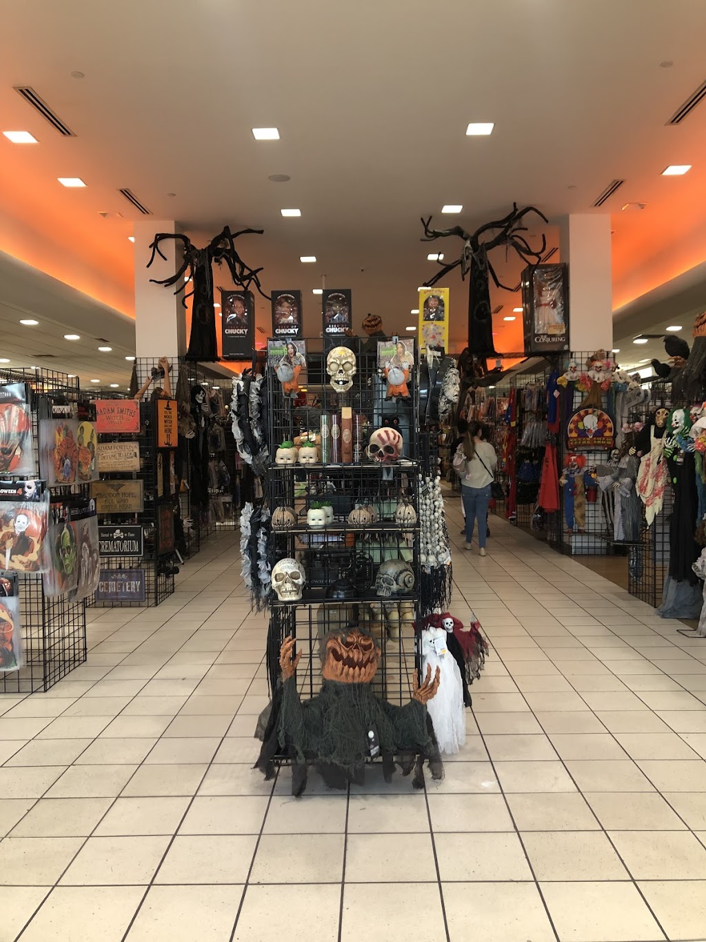 Halloween Express Rancho Cucamonga | 7905 Kew Ave, Rancho Cucamonga, CA 91739, USA | Phone: (909) 609-5954