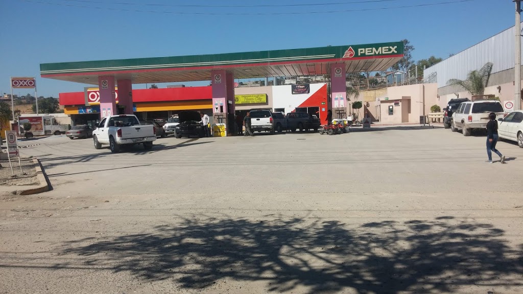 Gasolinera Pemex | Camino, Cueros de Venado No. 13203, Colinas San Rafael, San Luis, 22170 Tijuana, B.C., Mexico | Phone: 800 736 3900