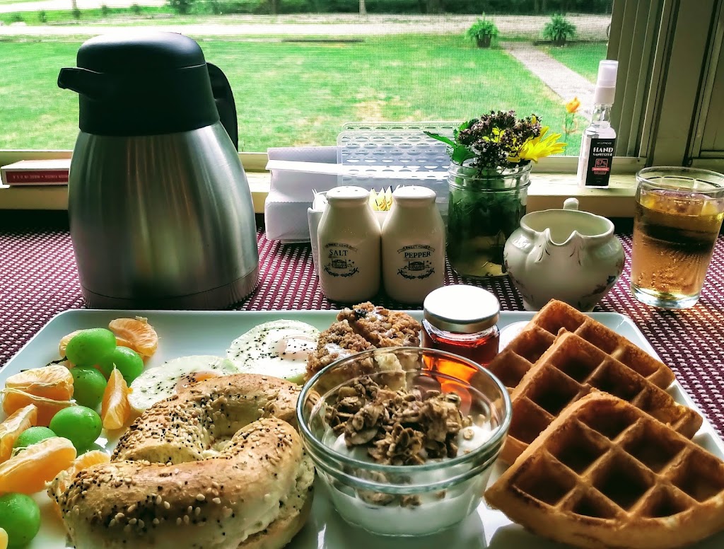 The Wandering Dog Inn | 1060 East West Rd, Pelee Island, ON N0R 1M0, Canada | Phone: (226) 526-5939