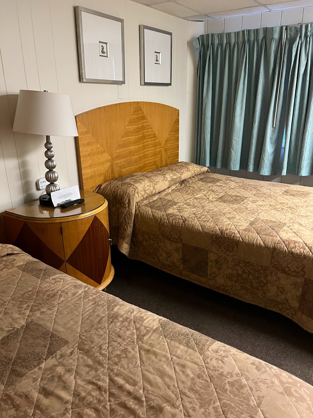 Amethysts Beach Motel | 202 Arnold Ave, Point Pleasant Beach, NJ 08742, USA | Phone: (732) 899-3600