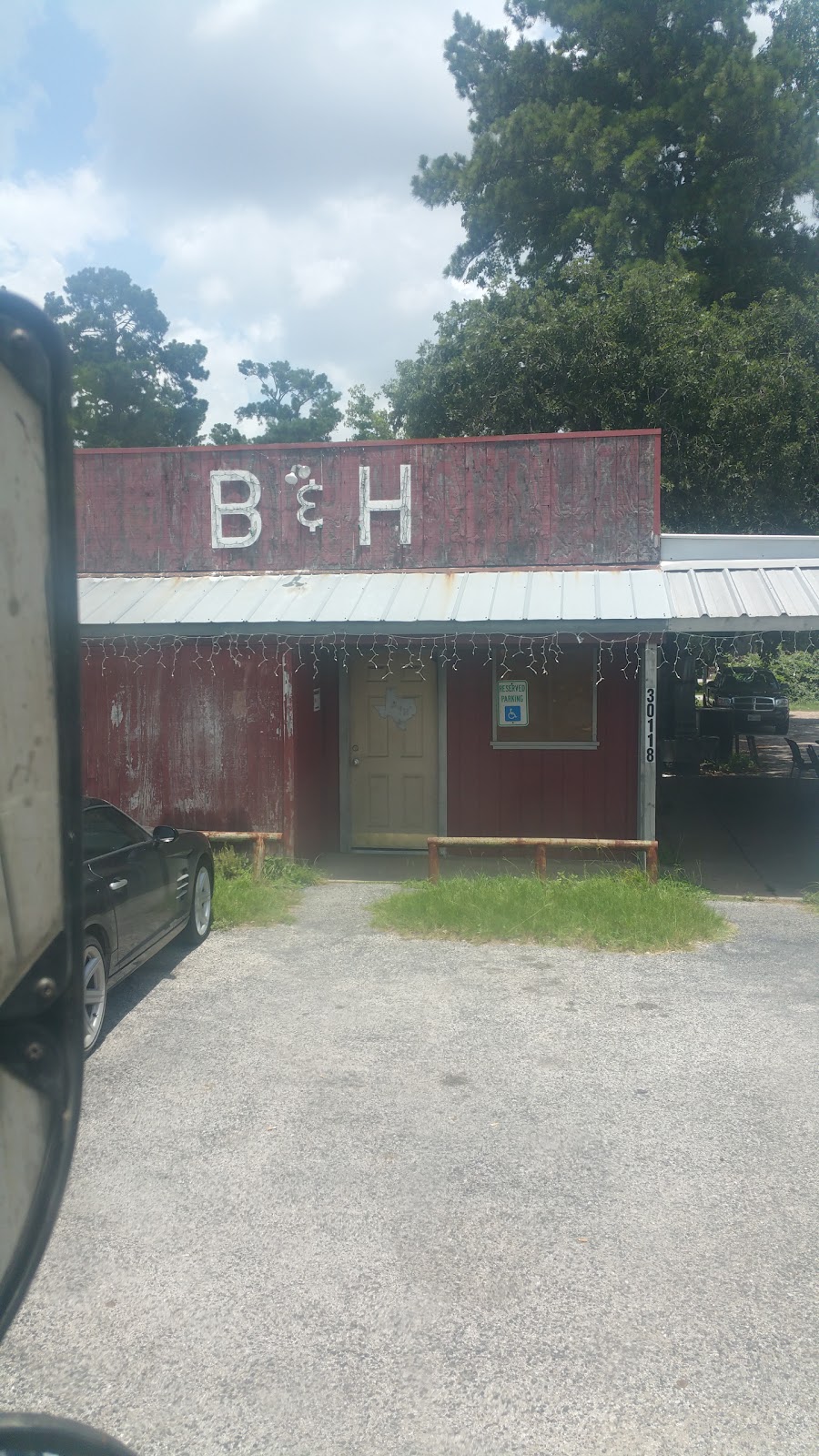 B & H Tavern | 30118 TX-249, Tomball, TX 77375, USA | Phone: (281) 351-1744