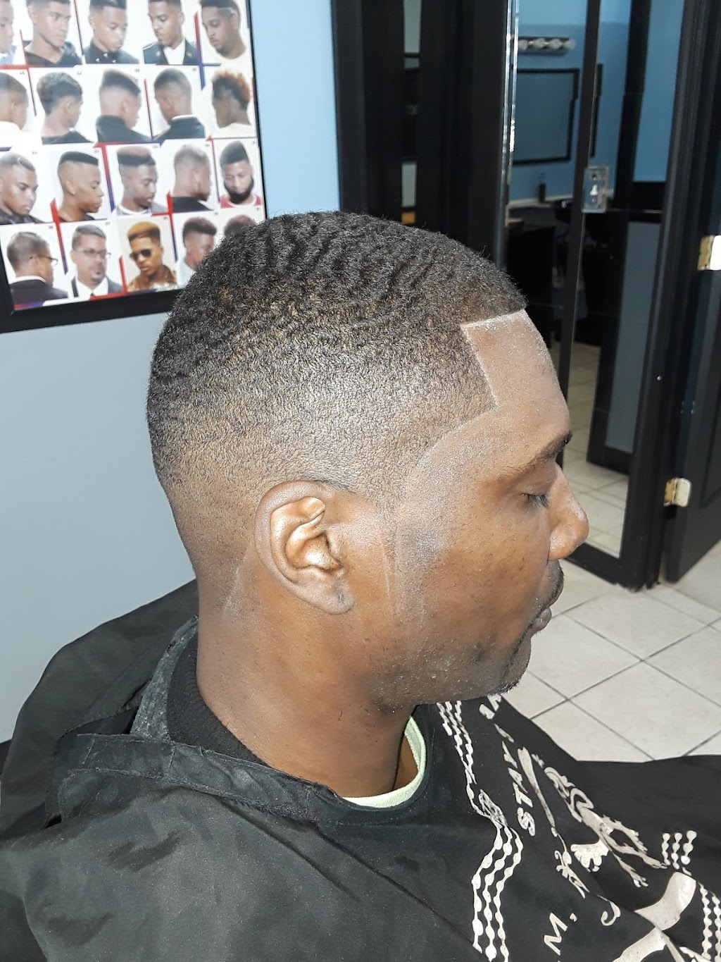 Upper Level Cuts & Styles | 606 E Pembroke Ave, Hampton, VA 23669, USA | Phone: (757) 726-7888