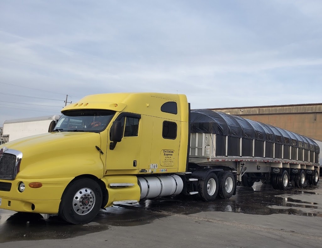 heavy trucking incorporated | 2256 White Oak Ave, Whiting, IN 46394, USA | Phone: (773) 698-3824