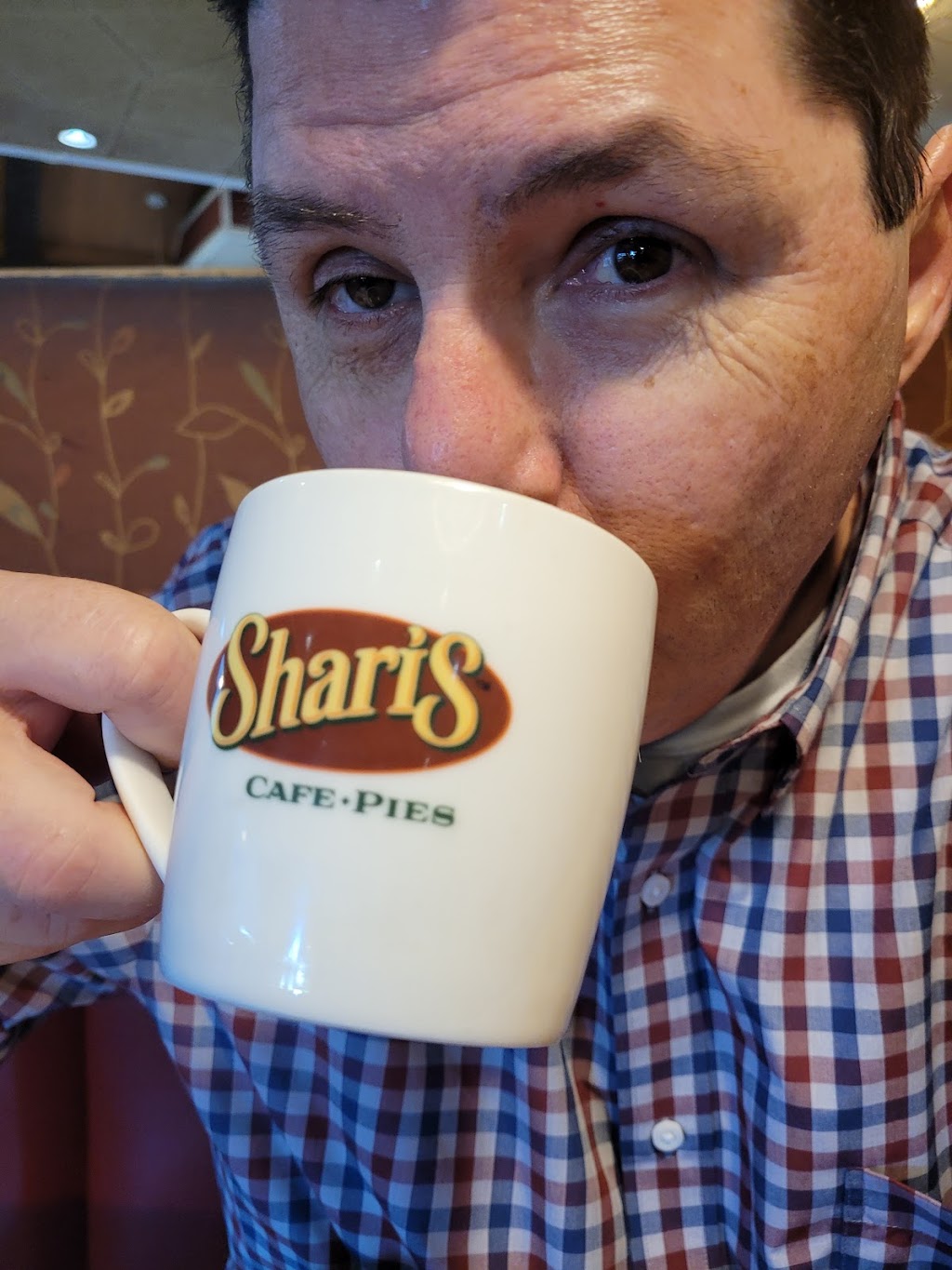 Sharis Cafe and Pies | 557 NW Phoenix Dr, Troutdale, OR 97060, USA | Phone: (503) 667-9462