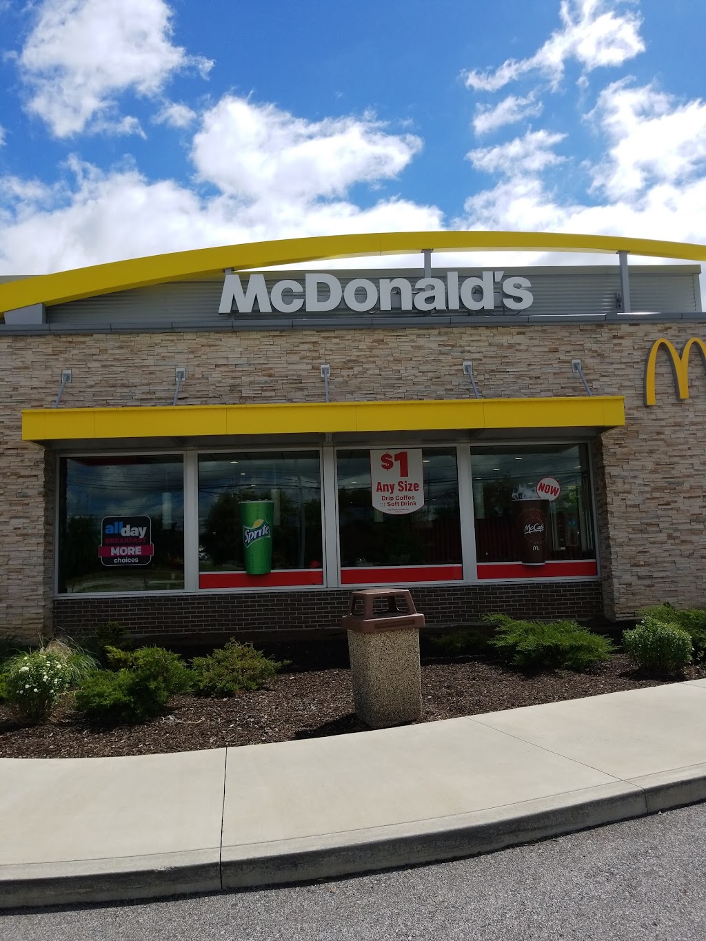 McDonalds | 15629 Broadway Ave, Maple Heights, OH 44137, USA | Phone: (216) 332-9930