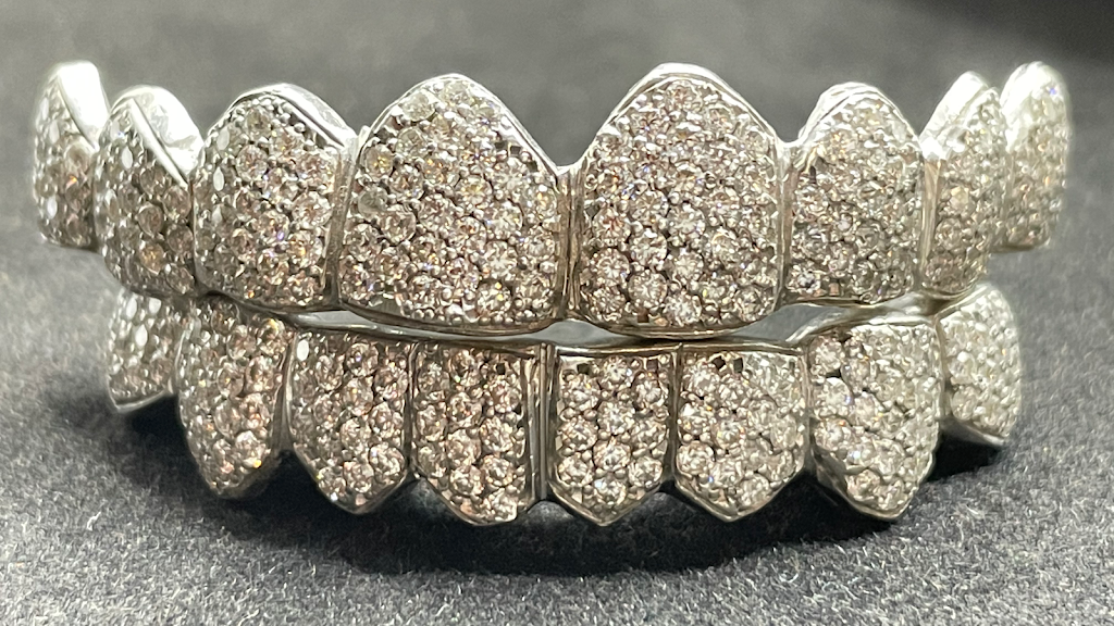 Mesa Gold Grillz LLC | 2105 S 48th St Suite 109, Tempe, AZ 85282, USA | Phone: (855) 290-4653