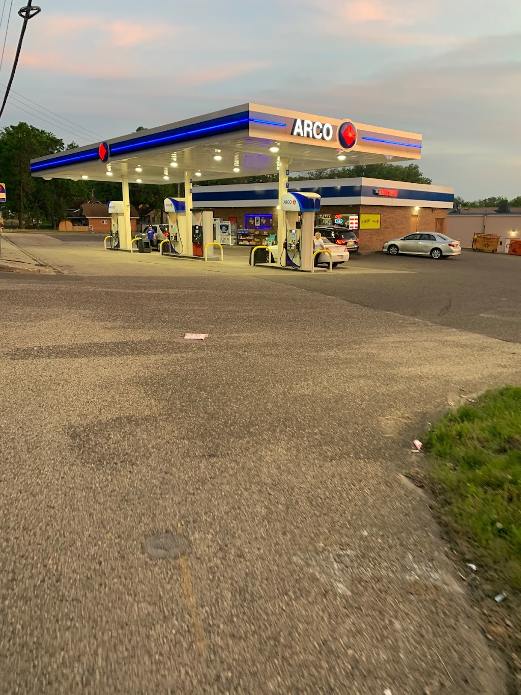 ARCO | 2473 Division St N, St Paul, MN 55109, USA | Phone: (651) 777-0662