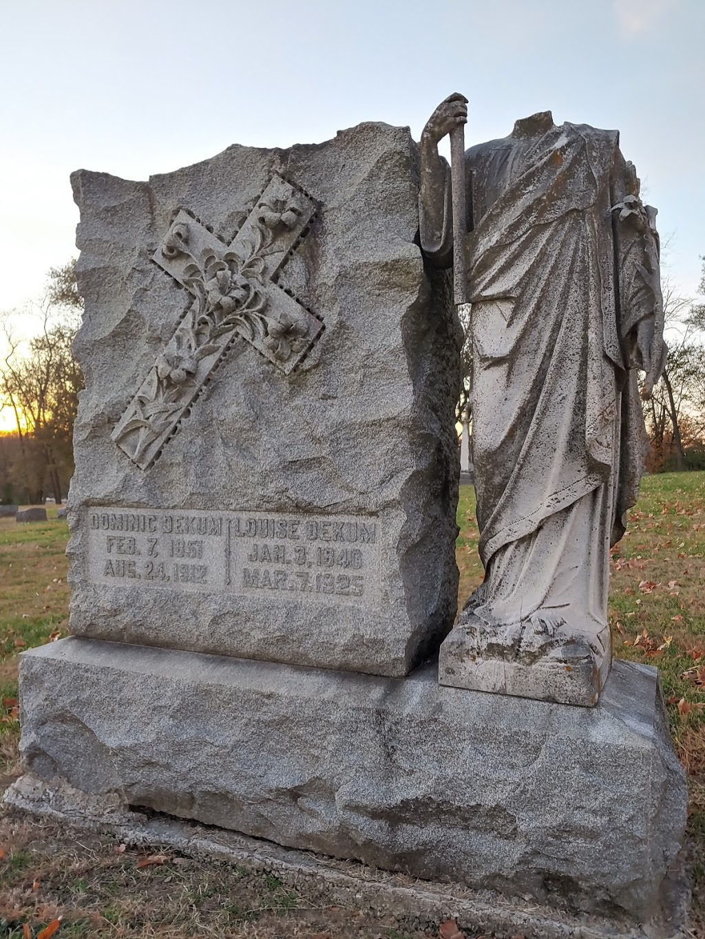 Walnut Hill Cemetery | 1101 Mascoutah Ave, Belleville, IL 62220, USA | Phone: (618) 257-3330