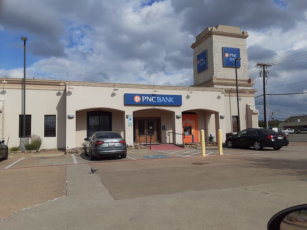 PNC Bank | 2923 W Northwest Hwy #12, Dallas, TX 75220, USA | Phone: (214) 351-4849