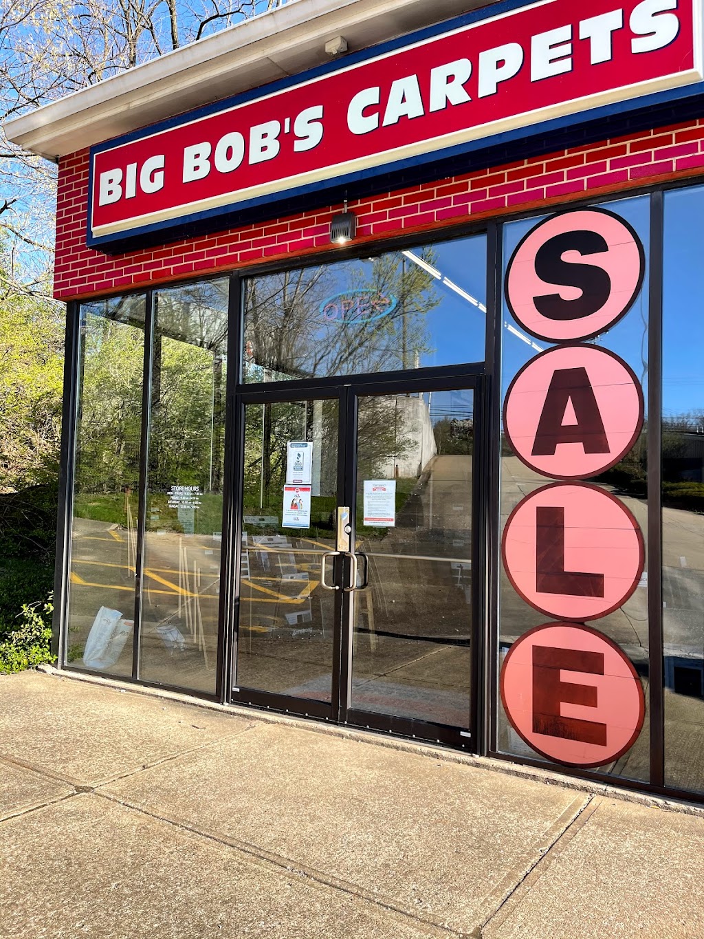 Big Bobs Flooring Outlet | 3467 Highland Ave, Cincinnati, OH 45213, USA | Phone: (513) 854-4710