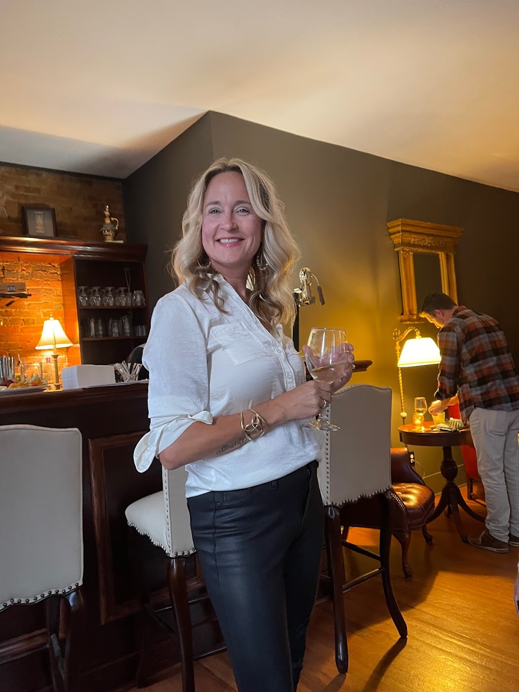 The Barrel Room on Canal | 129 North, 129 Canal St N, Canal Fulton, OH 44614, USA | Phone: (330) 408-7131