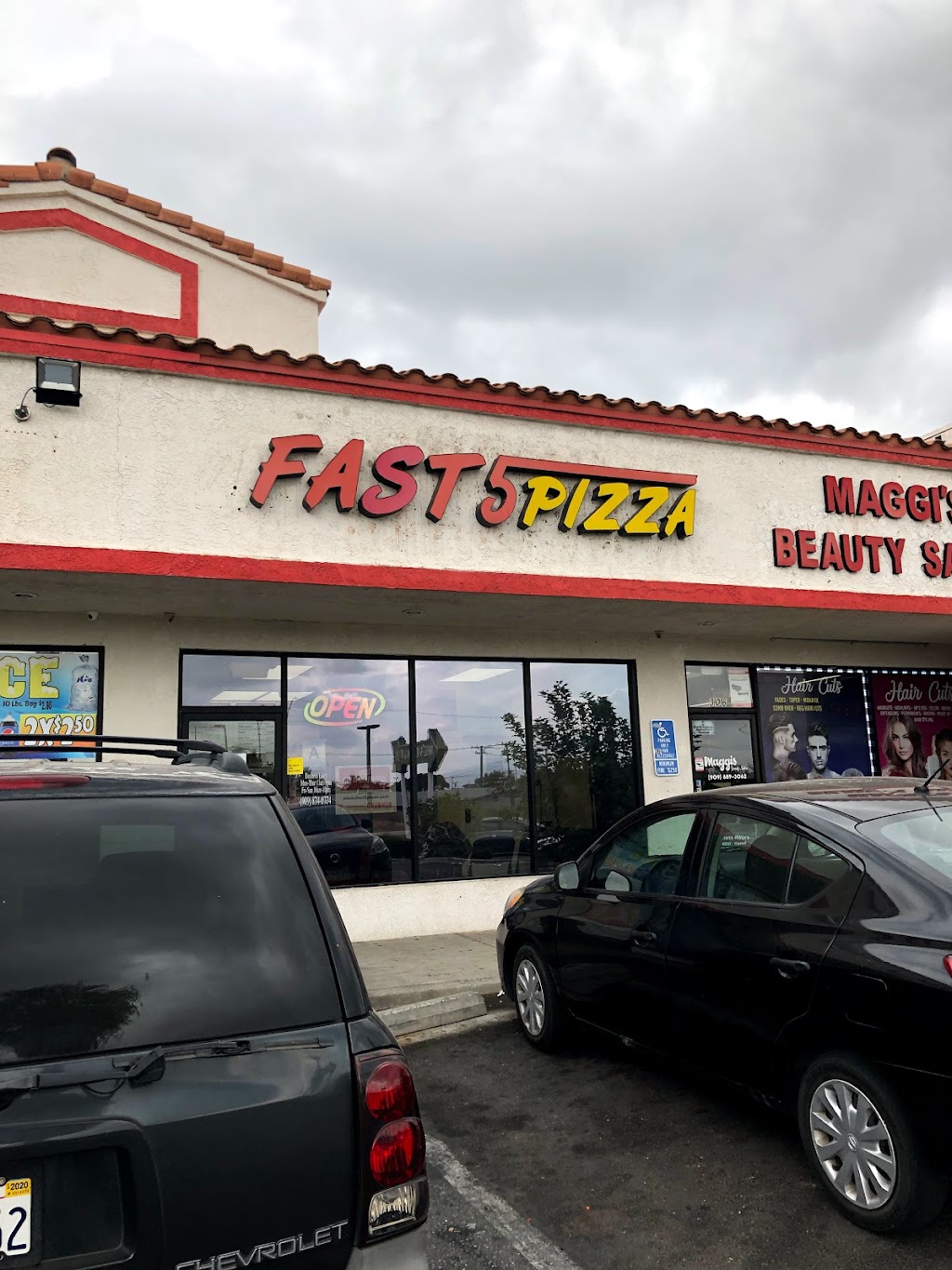 Fast 5 Pizza | 304 E Foothill Blvd, Rialto, CA 92376, USA | Phone: (909) 874-0774