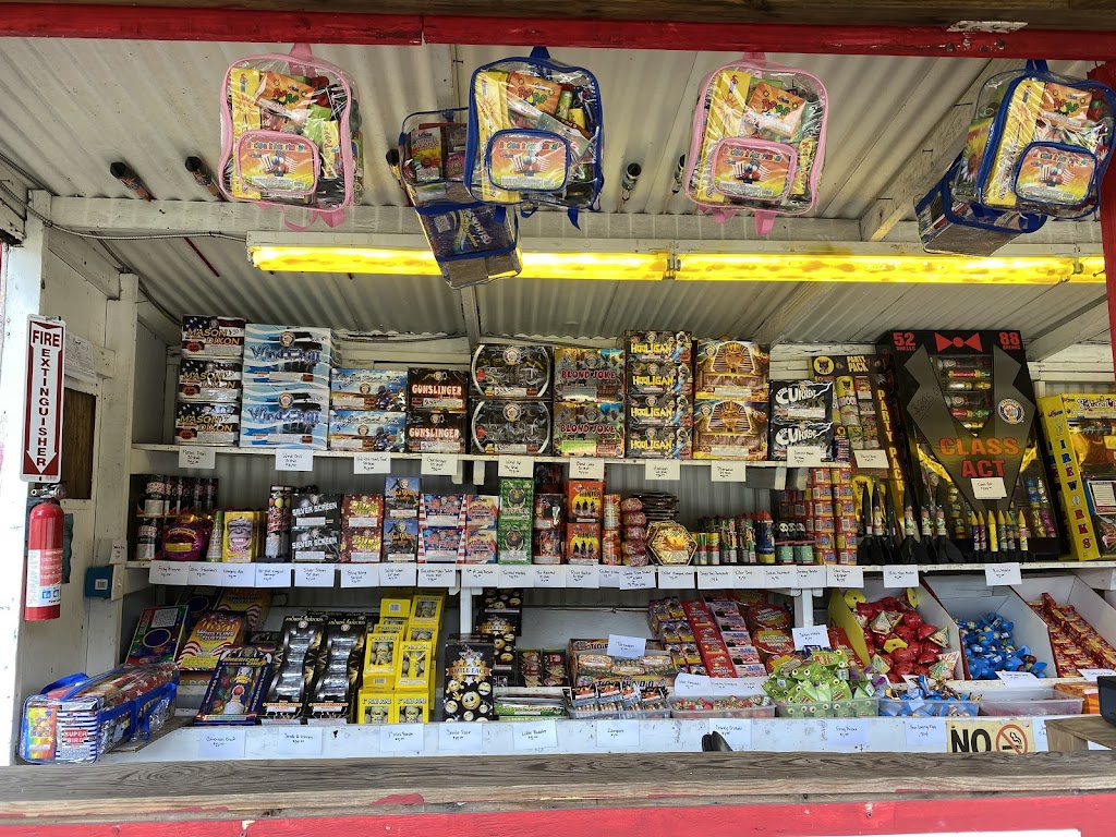 County Line - Fireworks | 11596 TX-34, Quinlan, TX 75474, USA | Phone: (903) 274-5617