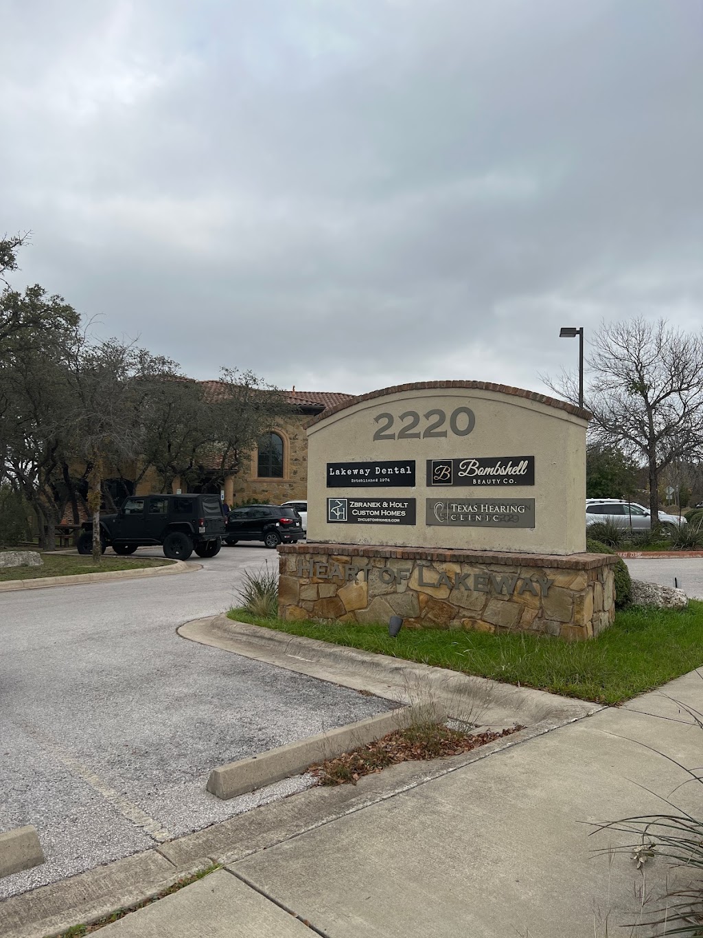 Bombshell Beauty Co | 2220 Lakeway Blvd #110, Austin, TX 78734, USA | Phone: (512) 619-4373