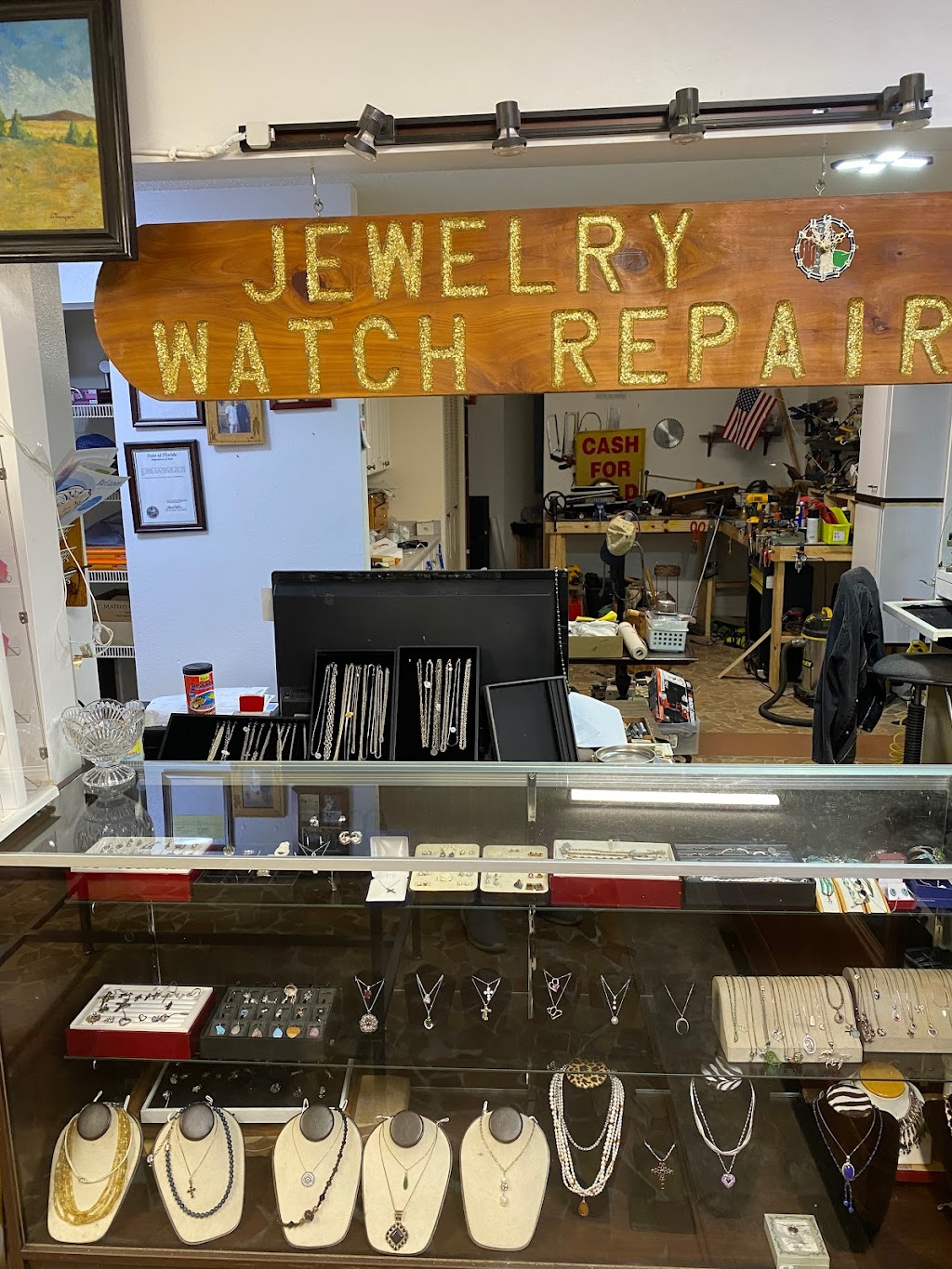 Gold mine thrift antiques, jewelry and collectibles | 700 Orchid Springs Dr, Winter Haven, FL 33884, USA | Phone: (863) 521-1380