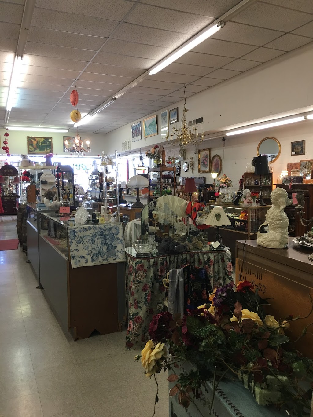 Vintage Etc Antique Mall | 2127 50th St, Lubbock, TX 79412, USA | Phone: (806) 744-4400