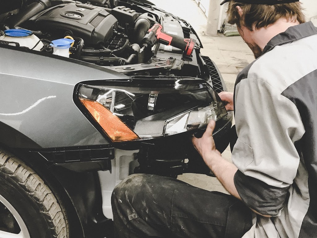 Luther Collision & Glass Plymouth | 9825 56th Ave N, Plymouth, MN 55442, USA | Phone: (612) 284-3673