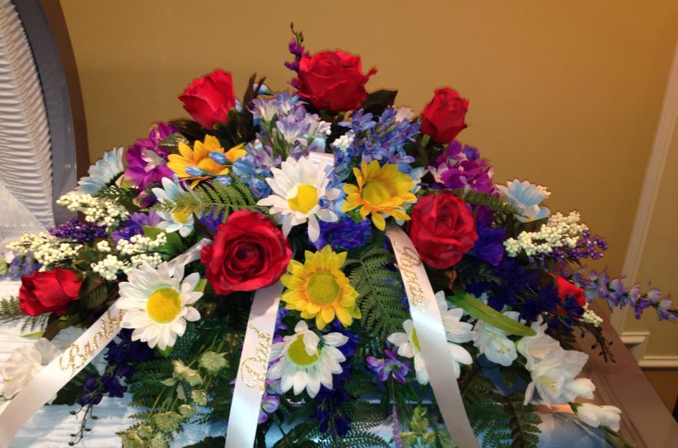 Homemade by Lori Flowers Gifts | 195 W Main St, Austin, IN 47102, USA | Phone: (812) 794-6209