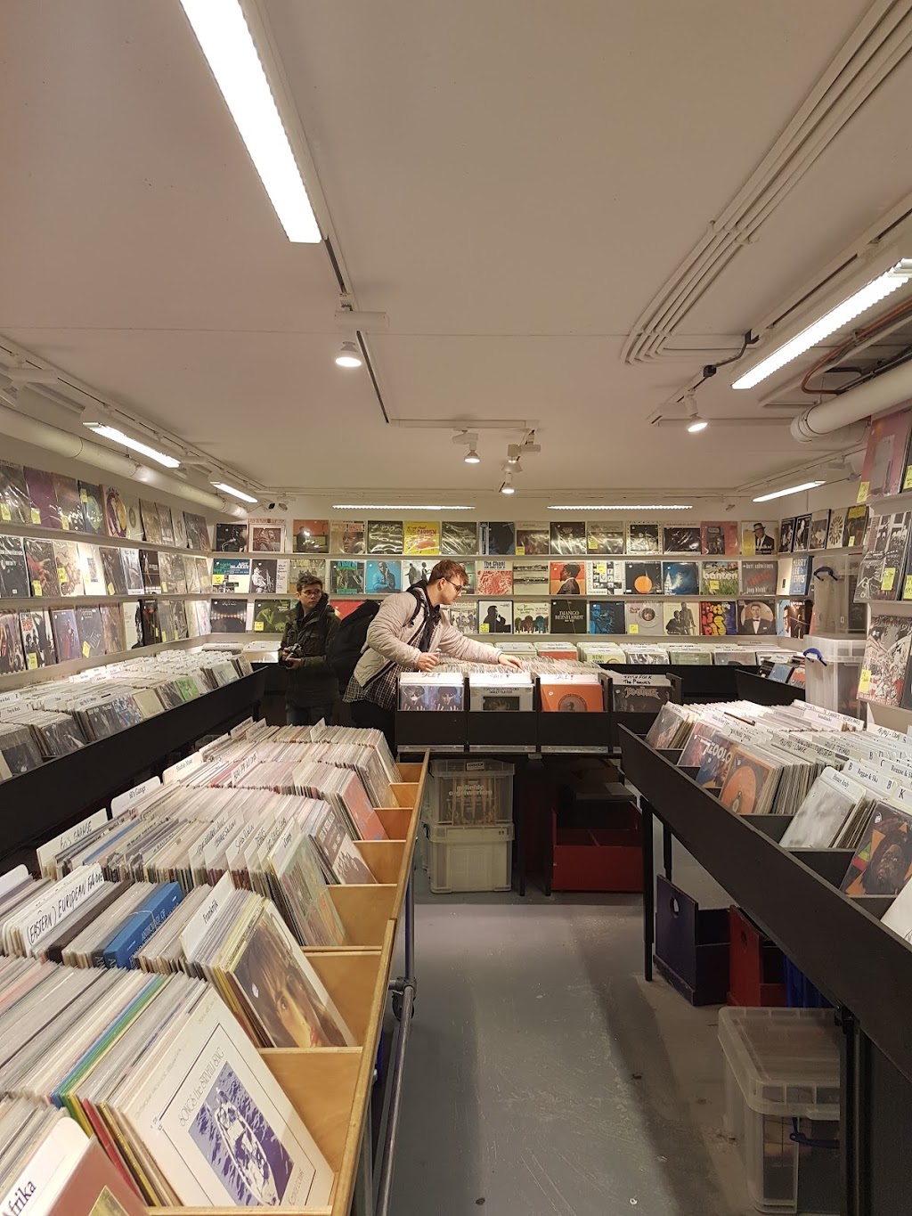 RecordFriend Elpees | Sint Antoniesbreestraat 64, 1011 HB Amsterdam, Netherlands | Phone: 06 51643022