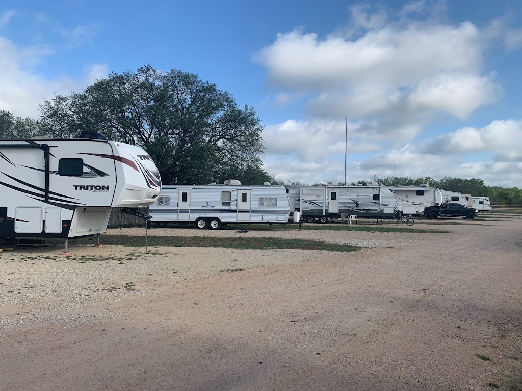 Big Oak RV Park | 2261 US-90, Castroville, TX 78009, USA | Phone: (830) 521-9111