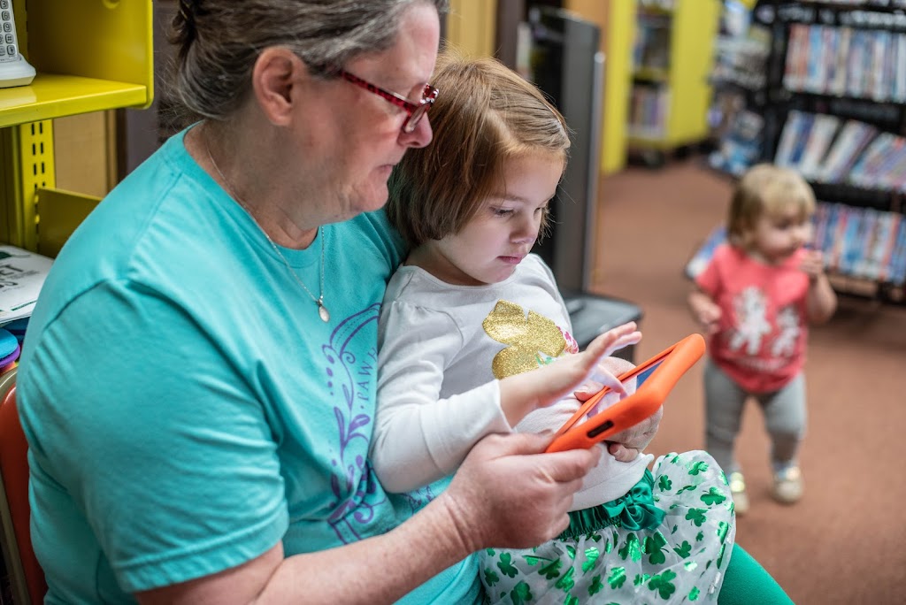 Clay Battelle Public Library | 6059 Mason Dixon Hwy, Blacksville, WV 26521, USA | Phone: (304) 432-8531