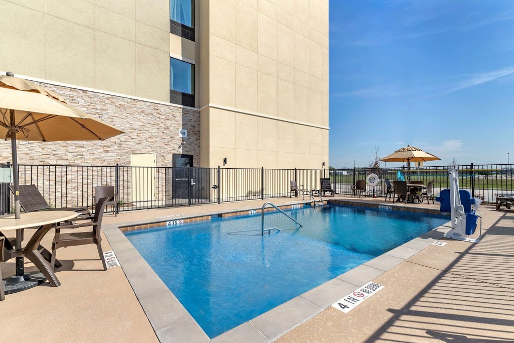 Comfort Suites San Antonio Ft. Sam Houston/Sammc Area | 4630 Hitt Dr, San Antonio, TX 78218, USA | Phone: (210) 314-1005